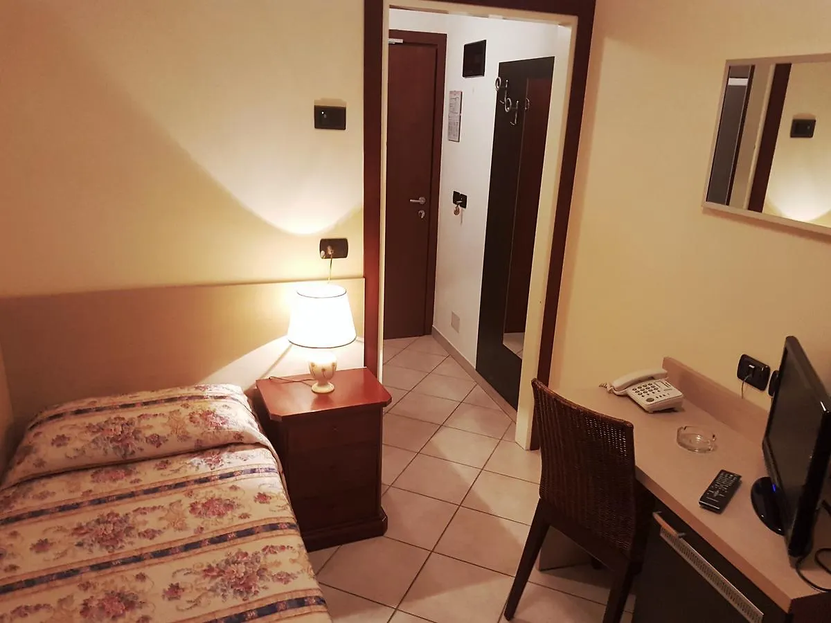 Hotel Bridge Bellaria-Igea Marina 3*,
